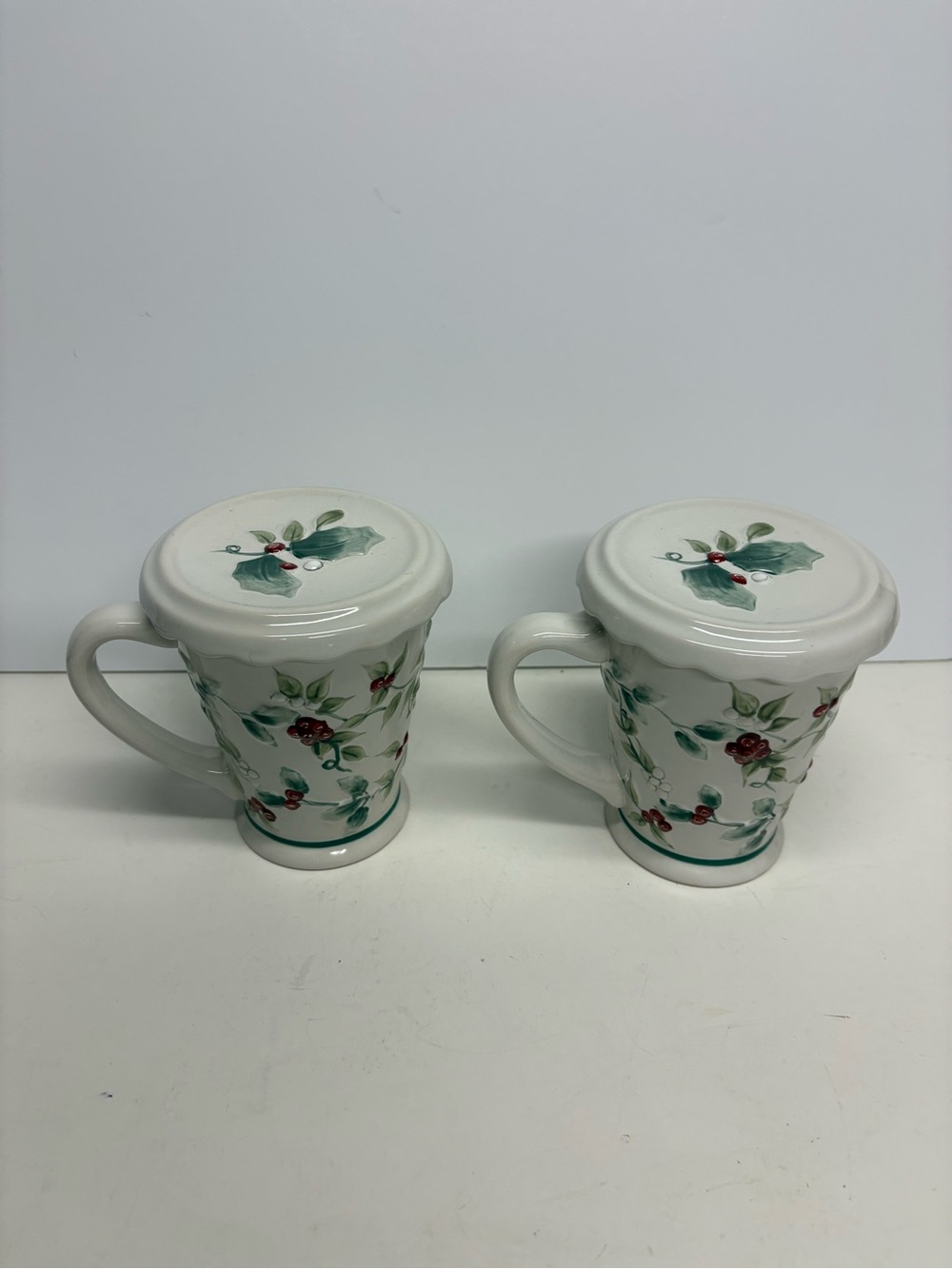 Pfaltzgraff  Winterberry Stoneware  Lidded Mugs With Tea Infuser 12oz Set 2